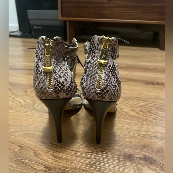 Report Signature Snakeskin Print Heels Size 9 - Picture 3 of 7
